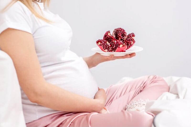 عصير الرمان مفيد للعناية بالمرأة الحامل قبل الولادة