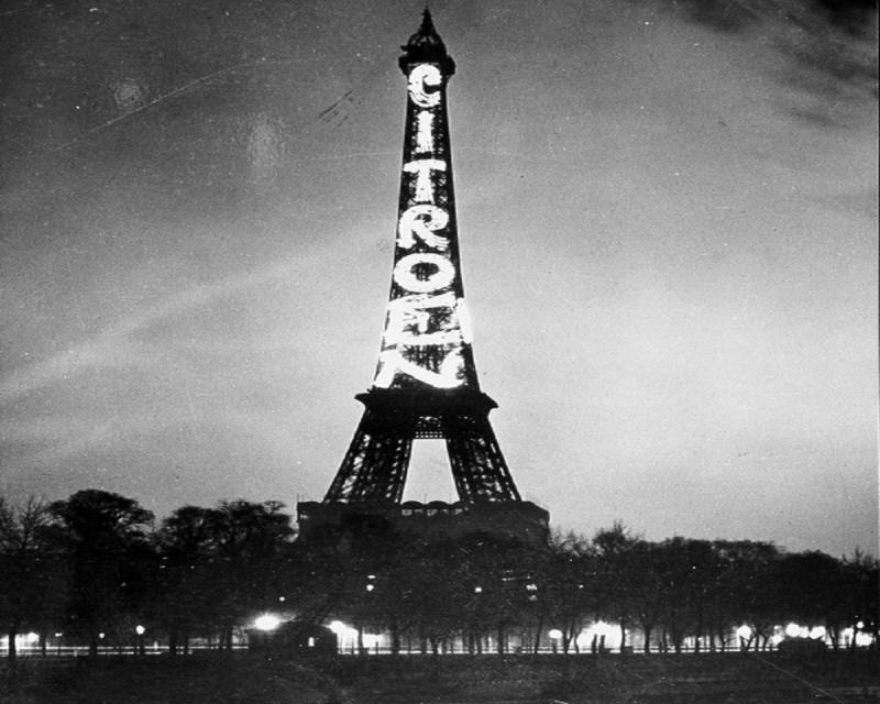 قامت فرنسا بتخريب مصعد برج إيفل