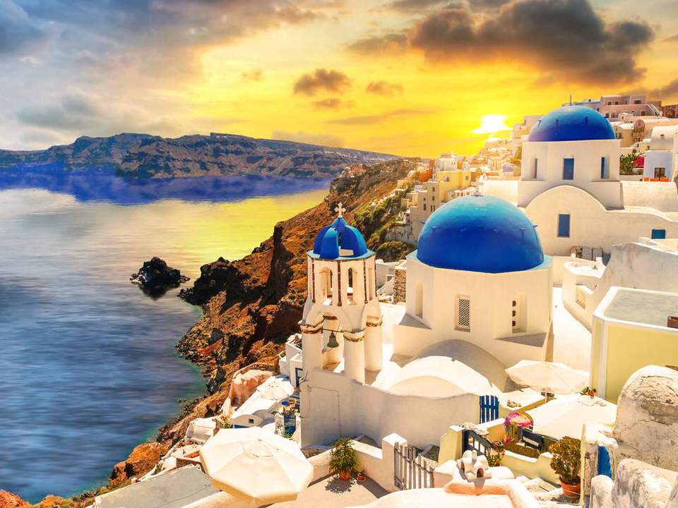 جزيرة سانتوريني في اليونان
