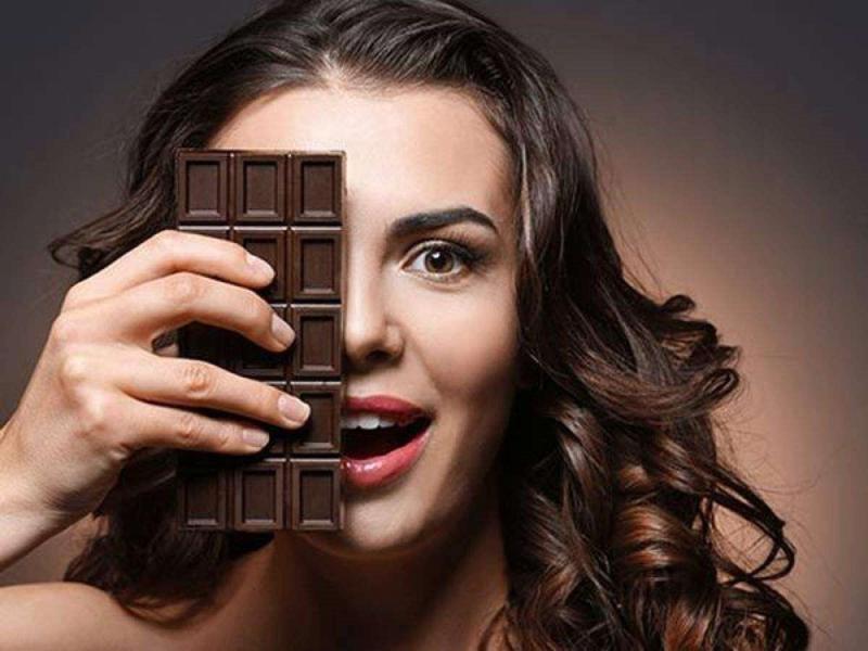 فوائد الشوكولاتة الداكنة للبشرة
