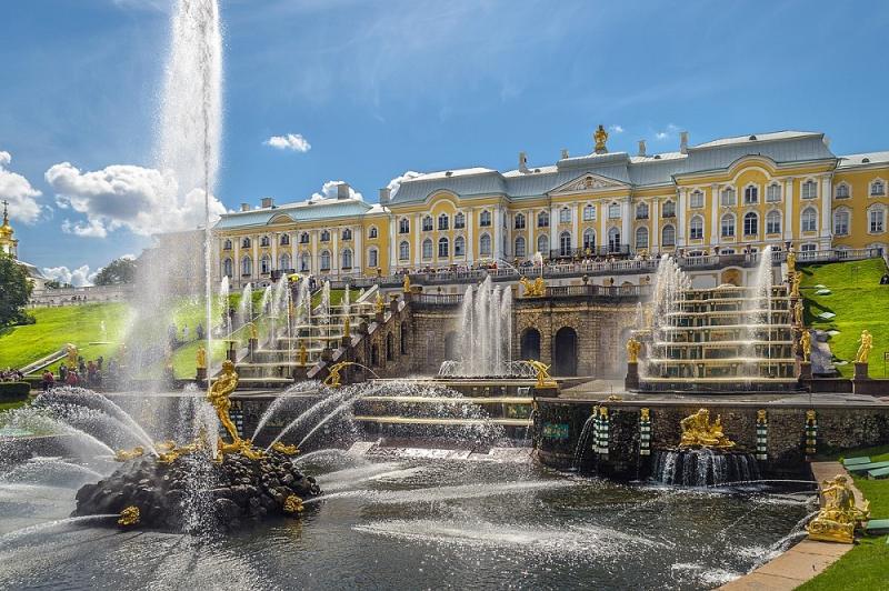 من أجمل القصور ـ قصر بيترهوف ـ روسيا