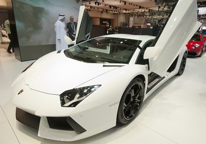 الإمارات - ما هو سعر سيارة الفيراري؟