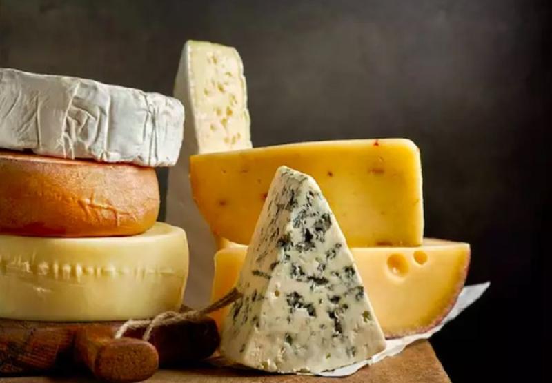 التهاب الحلق والجبن