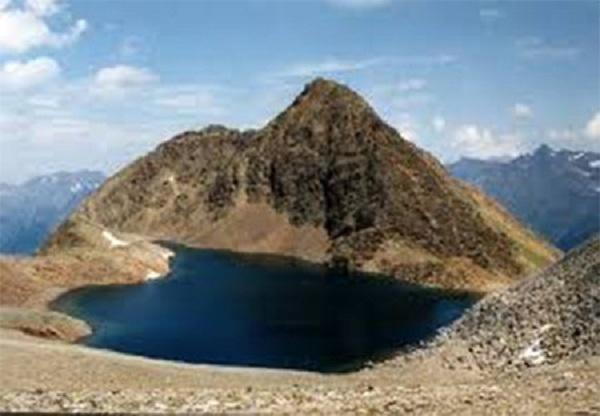 بحيرة أكاماراشي (Acamarachi)  تشيلي