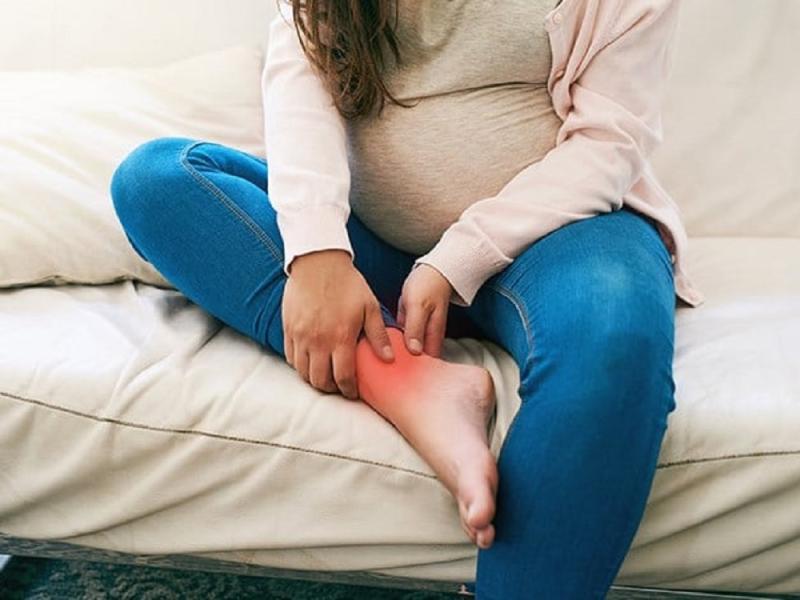 كيفية الوقاية من تورم القدمين أثناء الحمل